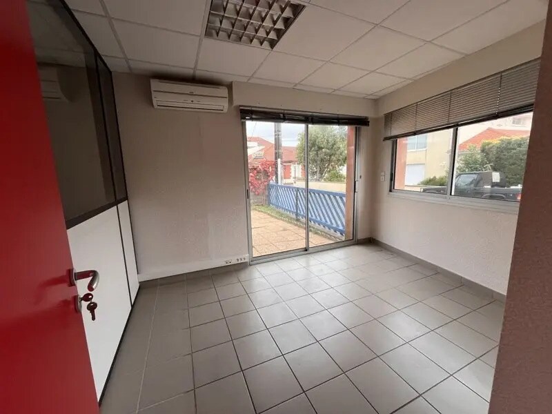 Retail in Arcachon for lease Interior Photo- Image 1 of 4