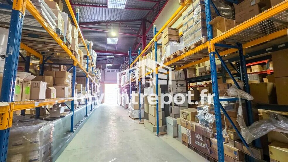 Flex in Marseille for lease - Building Photo - Image 1 of 7