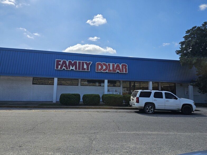 1320-1418 Clinton Rd, Fayetteville, NC for lease - Building Photo - Image 1 of 12