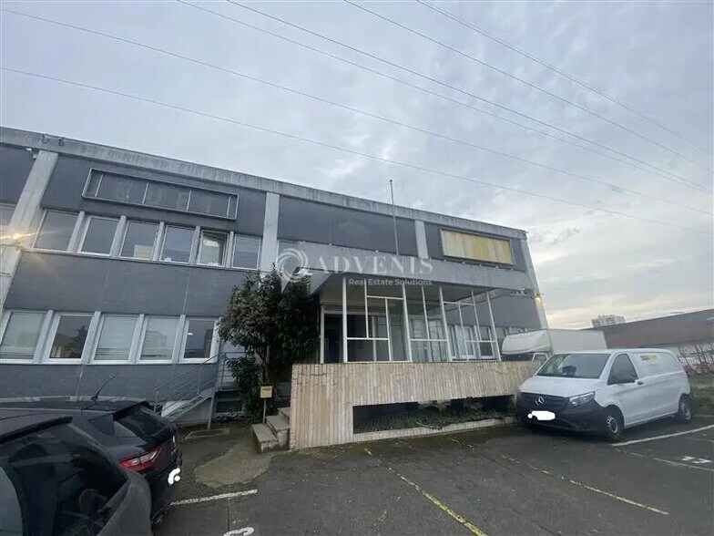 Office in Rosny-sous-Bois for lease - Building Photo - Image 1 of 12