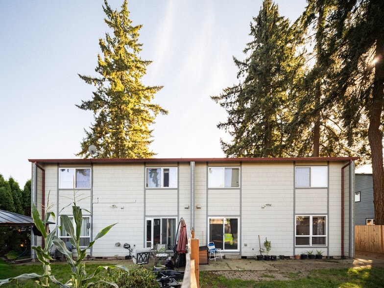 550 SE 5th Ave, Canby, OR for sale - Building Photo - Image 2 of 18