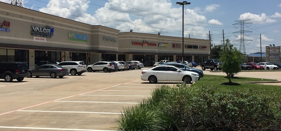 9522 Huffmeister Rd, Houston, TX for lease - Building Photo - Image 2 of 16