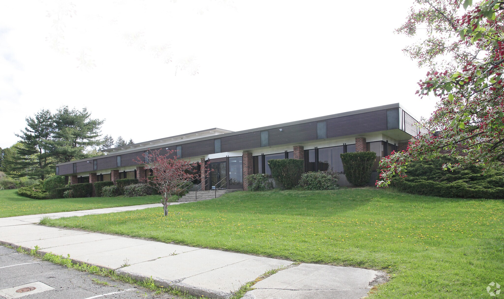 856 Echo Lake Rd, Watertown, CT for sale Primary Photo- Image 1 of 1