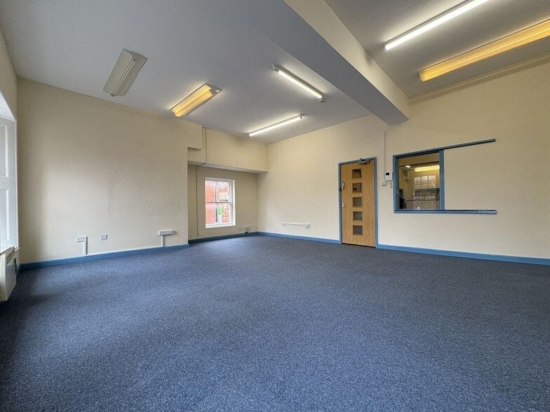 26 Market Pl, Banbury for lease - Interior Photo - Image 3 of 16