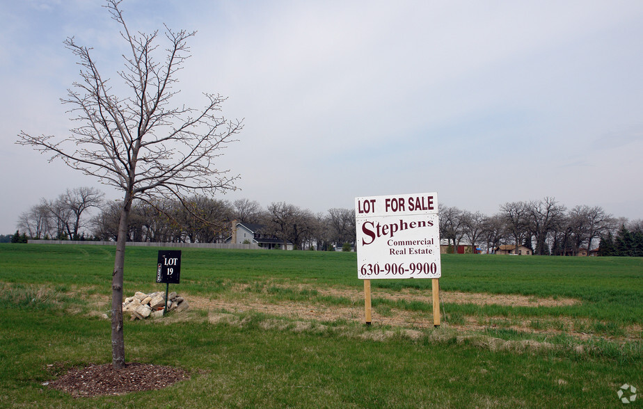 Commercial Dr, Yorkville, IL for sale - Primary Photo - Image 1 of 1