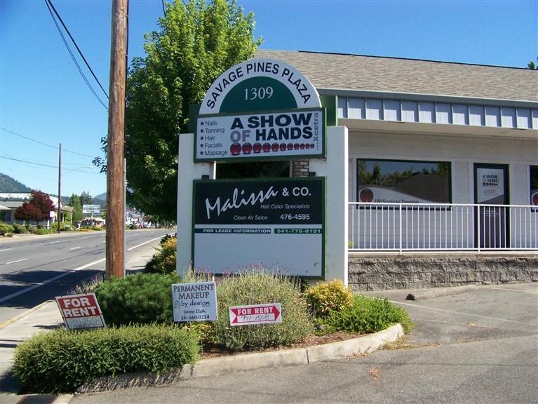 212 NE Savage St, Grants Pass, OR for sale Primary Photo- Image 1 of 1