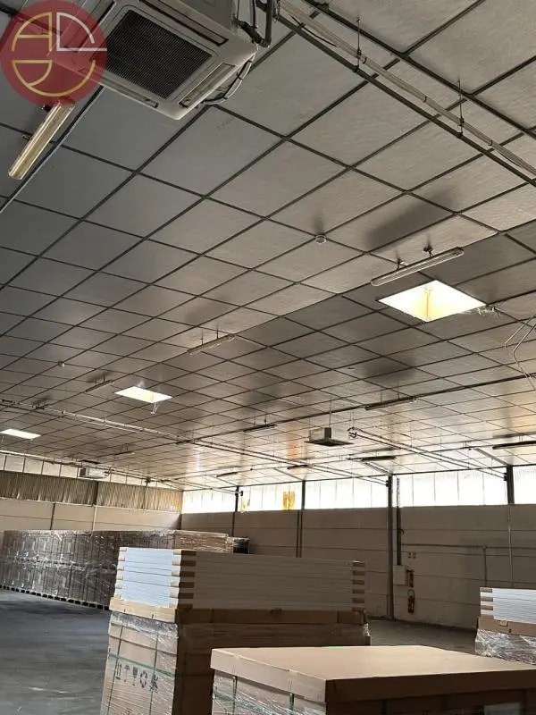 Location Entrepôt 1 100 m² - Photo 1