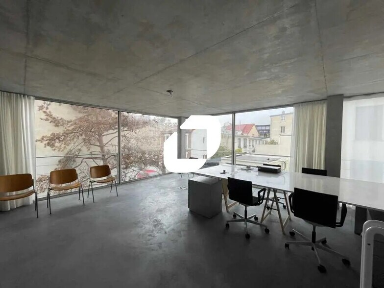 Office in Malakoff for lease - Interior Photo - Image 2 of 7