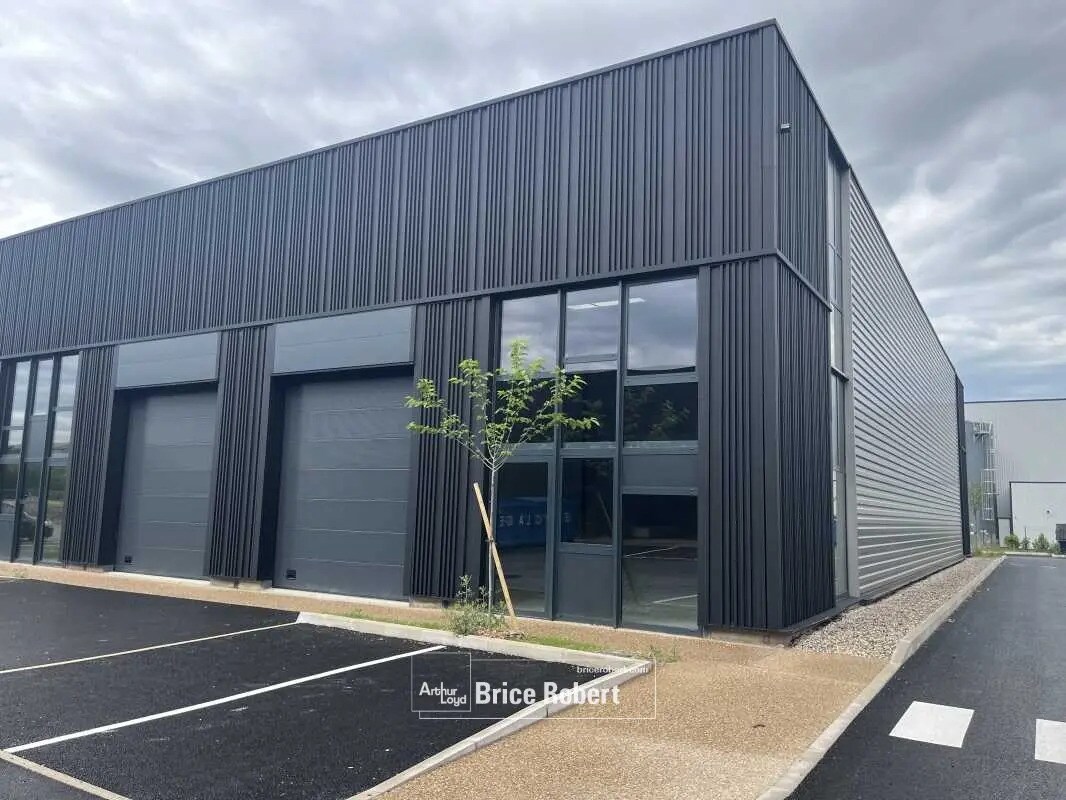 Flex in Trévoux for sale Building Photo- Image 1 of 7