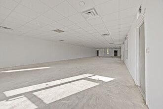 301 Plaza Dr, Greenville, NC for lease Interior Photo- Image 2 of 6