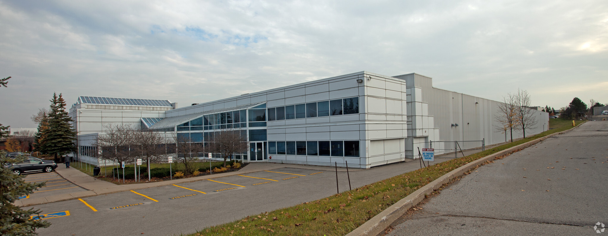 33 W Beaver Creek Rd, Richmond Hill, ON for lease Primary Photo- Image 1 of 4