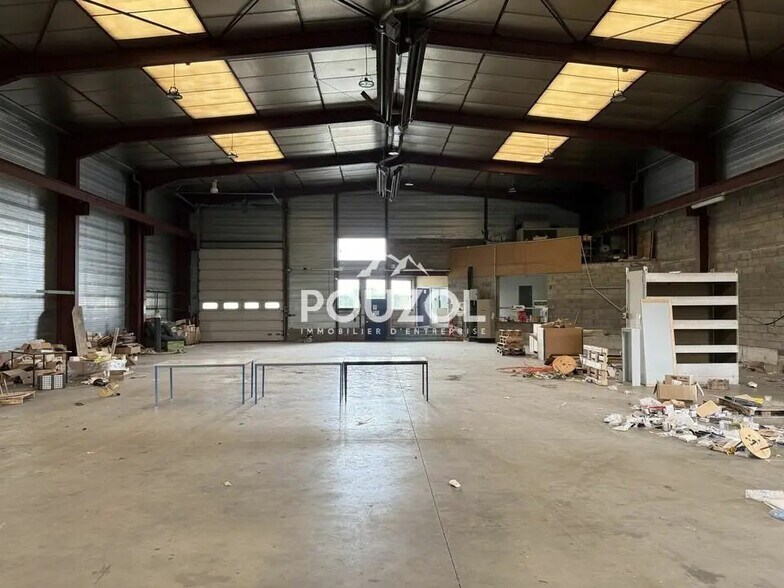 Flex in Riom for lease - Interior Photo - Image 2 of 20