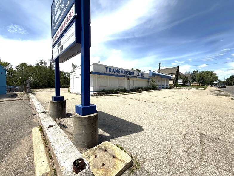 2706 Portage St, Kalamazoo, MI for sale - Building Photo - Image 1 of 5