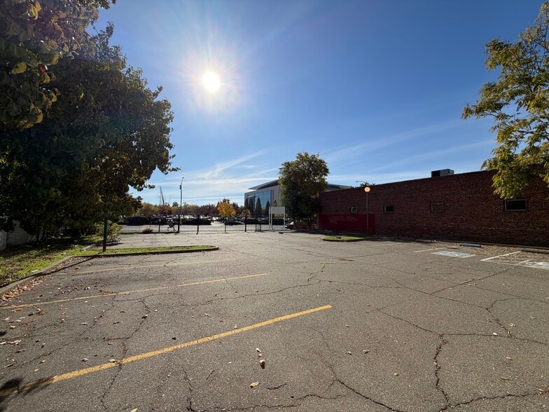 2523 Broadway, Sacramento, CA for sale - Building Photo - Image 2 of 10