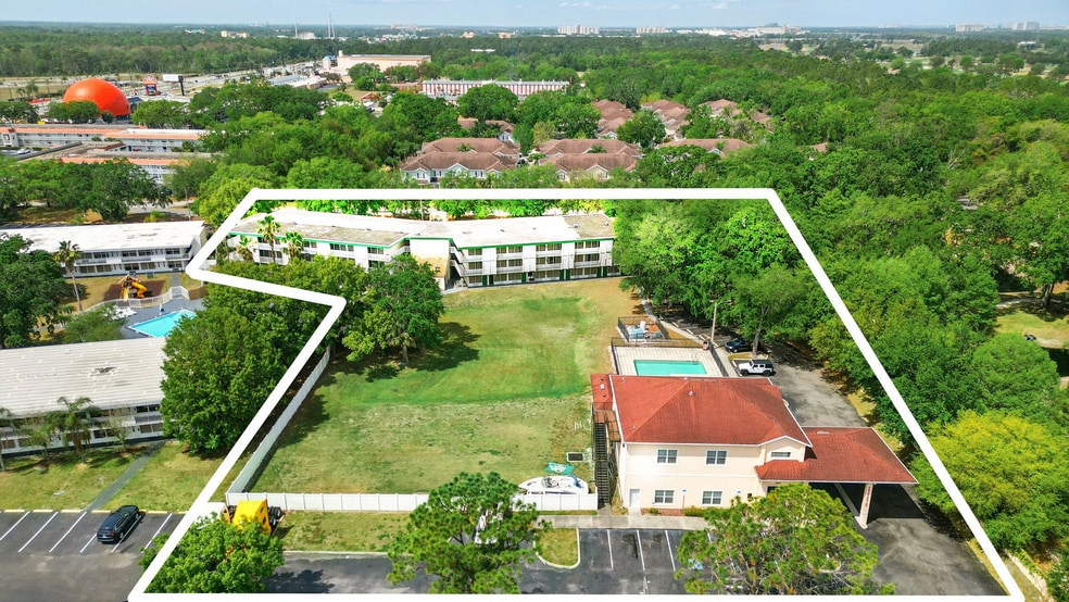2934 Polynesian Isle Blvd, Kissimmee, FL for sale - Building Photo - Image 3 of 12