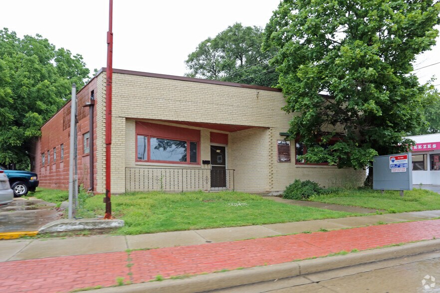 210 Madison Ave, Fort Atkinson, WI 53538