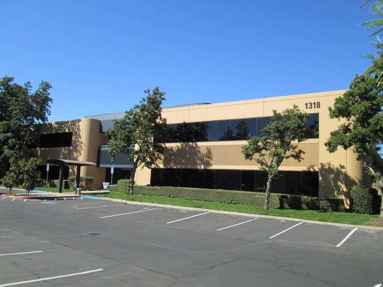 1318 Redwood Way, Petaluma, CA for lease - Primary Photo - Image 1 of 15