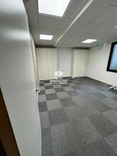 Retail in Le Perreux-sur-Marne for lease Interior Photo- Image 2 of 5