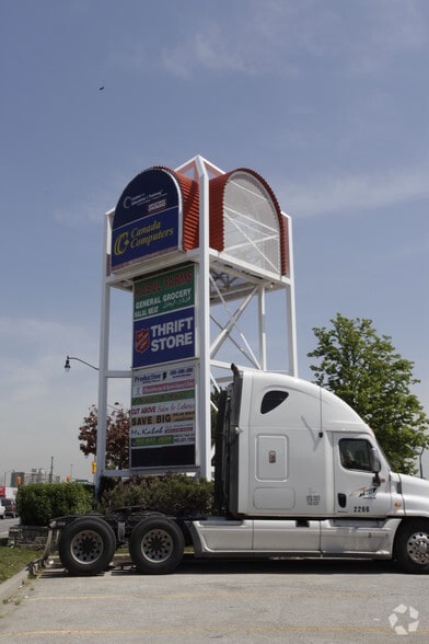 263 Queen St E, Brampton, ON for lease - Building Photo - Image 2 of 5