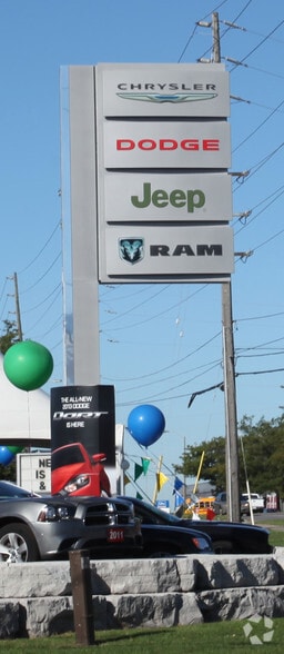 201 Bayly St W, Ajax, ON for lease - Building Photo - Image 2 of 3