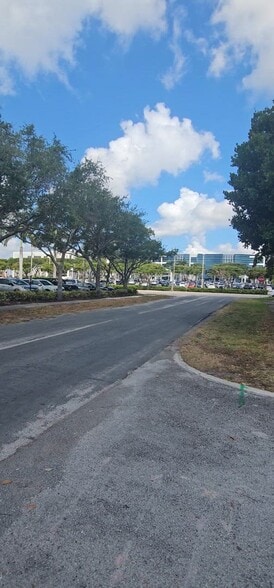 101 SE 27th Ave, Boynton Beach, FL for lease - Commercial Listing Video - Image 2 of 30