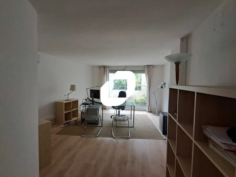 Office in Bordeaux for lease - Interior Photo - Image 2 of 17