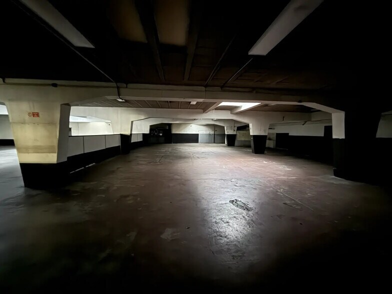 Retail in Marseille for lease - Building Photo - Image 3 of 6