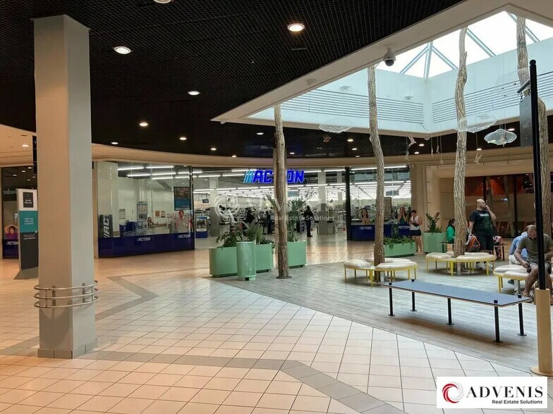 Retail in Lormont for lease - Building Photo - Image 2 of 8