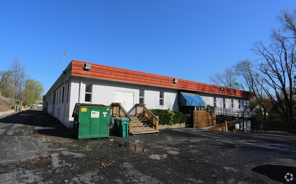 4920-4932 Wyaconda Rd, Rockville, MD for lease - Building Photo - Image 3 of 4