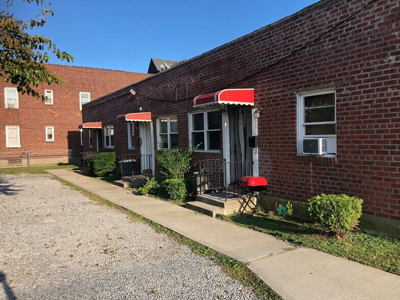 56-60 Morrell St, Hempstead, NY for sale - Building Photo - Image 1 of 1