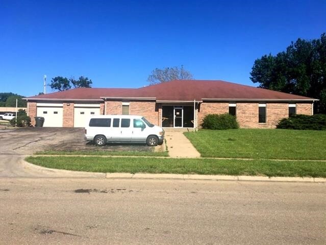 3646 SW Plass Ave, Topeka, KS for sale Primary Photo- Image 1 of 1