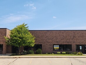 5000-5040 Ashland Way, Franklin, WI for lease Building Photo- Image 1 of 11