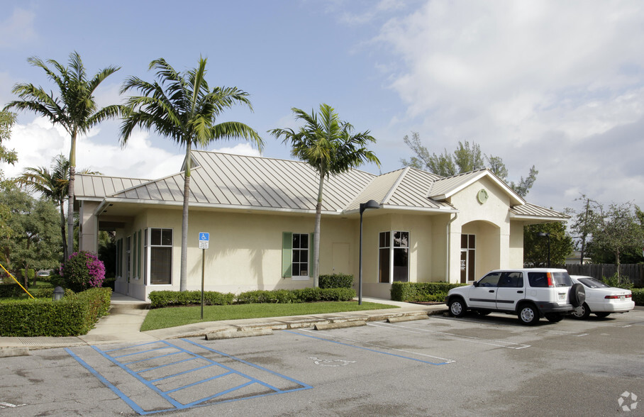 525 NE 3rd Ave, Delray Beach, FL for lease - Primary Photo - Image 1 of 4