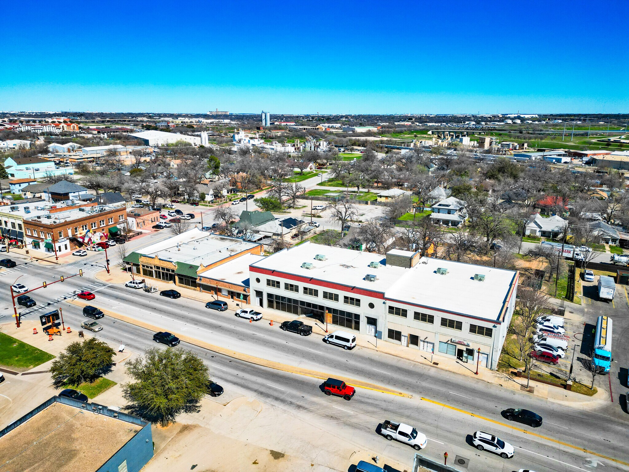 1332 N Main St, Fort Worth, TX for lease Building Photo- Image 1 of 8