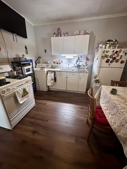 49 Benton St, Hartford, CT for sale - Building Photo - Image 3 of 8