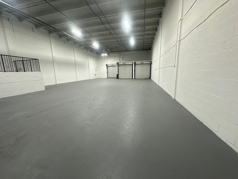 6055 NW 87th Ave, Miami, FL for lease - Building Photo - Image 3 of 13