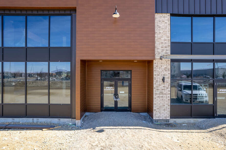 521 Gateway Rd NE, Airdrie, AB for sale - Building Photo - Image 3 of 12