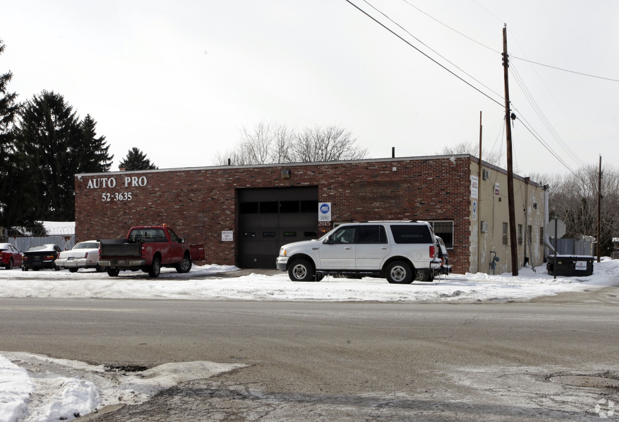 2615 Harrisburg Ave NE, Canton, OH for sale Primary Photo- Image 1 of 15