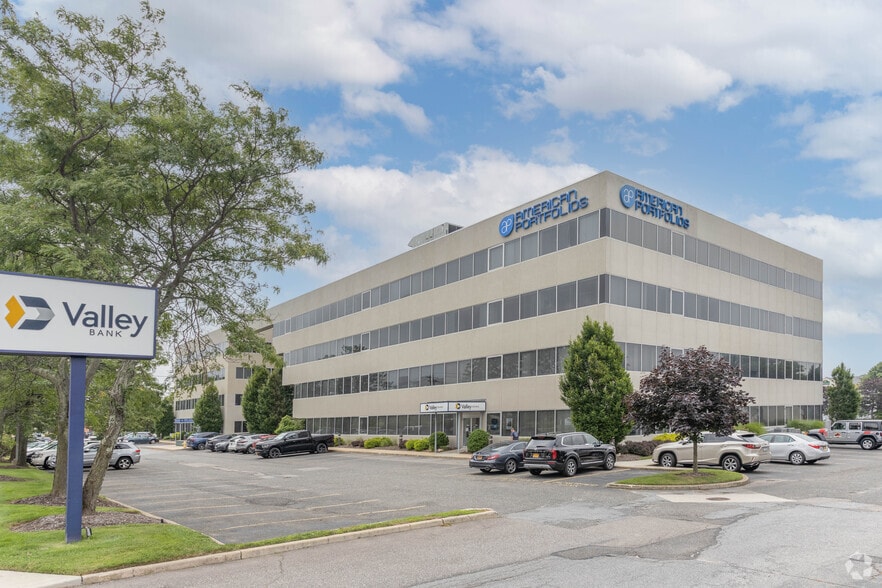 4250 Veterans Memorial Hwy, Holbrook, NY for lease - Building Photo - Image 2 of 15