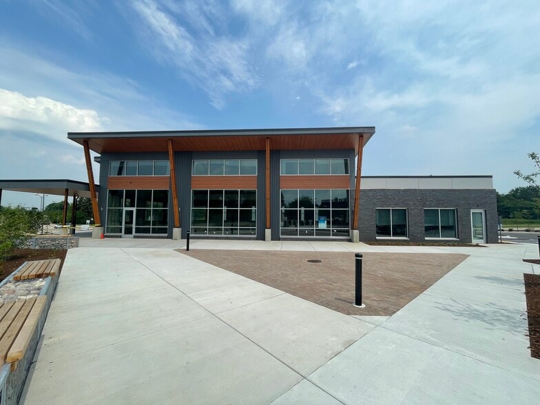 SEC of Appleton Avenue & Good Hope Road, Menomonee Falls, WI for lease - Building Photo - Image 2 of 5