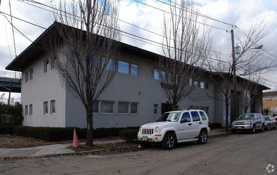 229 Clifford St, Newark, NJ for sale - Building Photo - Image 1 of 1