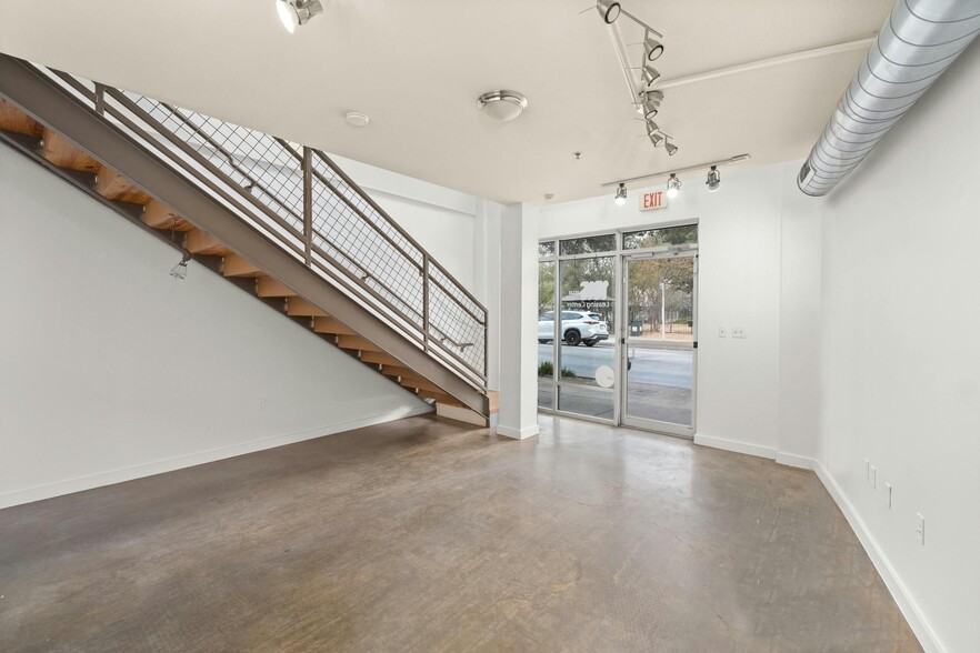 1601 E Cesar Chavez St, Austin, TX for sale - Interior Photo - Image 1 of 12