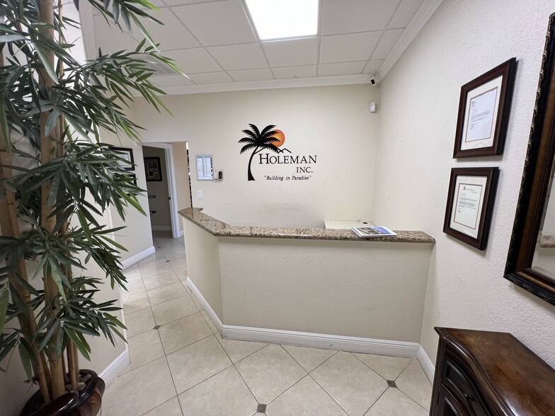 212 N U.S. Hwy 1, Tequesta, FL for lease - Interior Photo - Image 3 of 10
