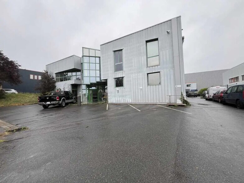 Office in Linas for lease - Building Photo - Image 2 of 11