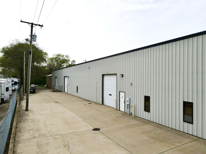 631 Collins Rd, Elkhart, IN for lease - Building Photo - Image 2 of 12