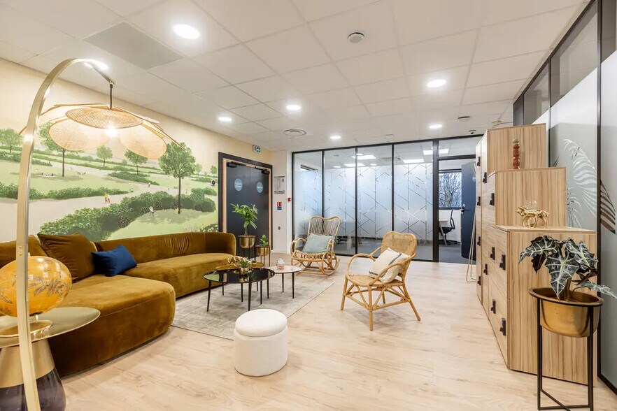 6 Rue Blaise Pascal, Élancourt for lease - Interior Photo - Image 3 of 13