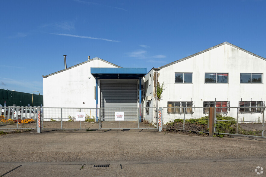 46 Lea Rd, Waltham Abbey for lease - Building Photo - Image 2 of 3