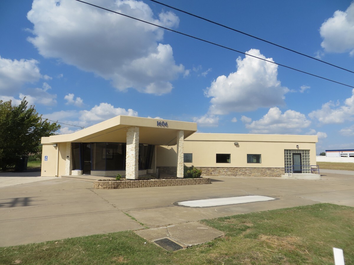 1606 W Euless Blvd, Euless, TX 76040