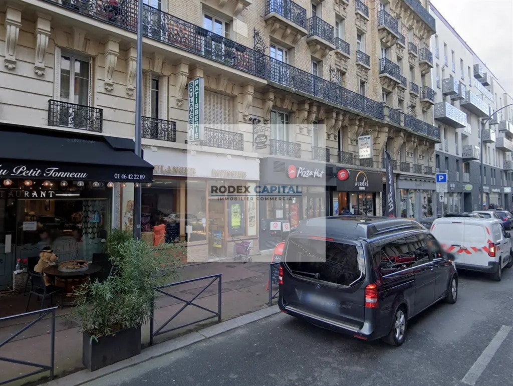 Retail in Issy-les-Moulineaux for lease Building Photo- Image 1 of 3