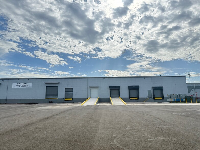 3900 W Coachman Ave, Tampa, FL for lease - Building Photo - Image 3 of 24